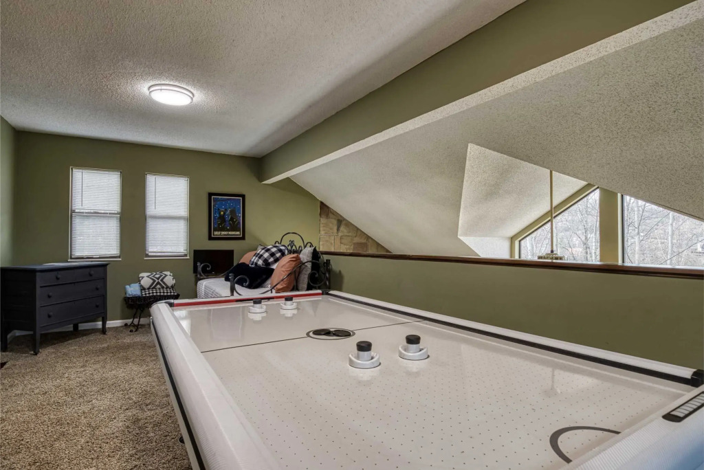 Mtn Chalet w Pool-hot Tub-gym-game Room-sauna