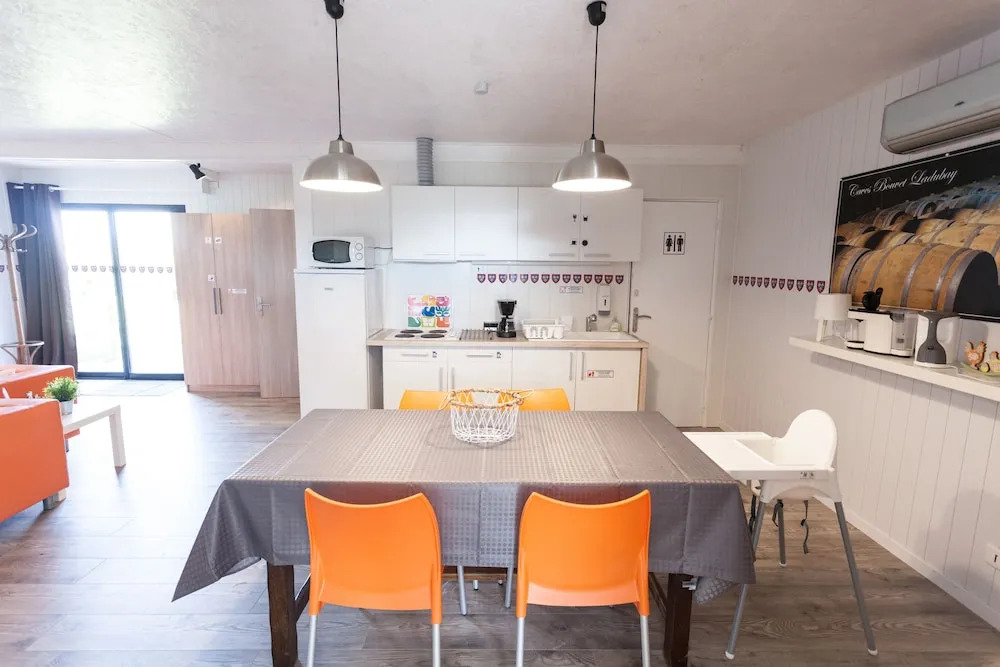 APPARTHÔTEL Les Prés Blondeau, 1 à 10 personnes, 3 chambres, Terrasse, Parking privé, Wifi, Arrivée autonome 24-7