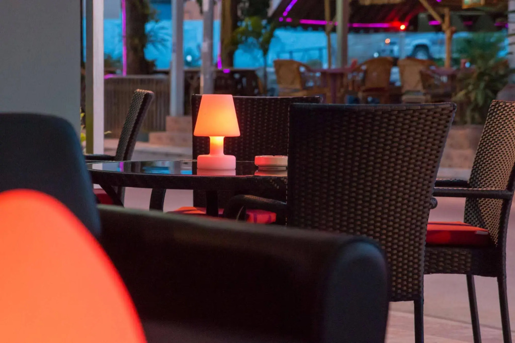 Hideaway Guest House And Bar
