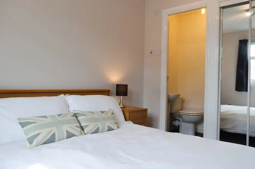 Attractive 3 Bedroom Flat in Central Haymarket