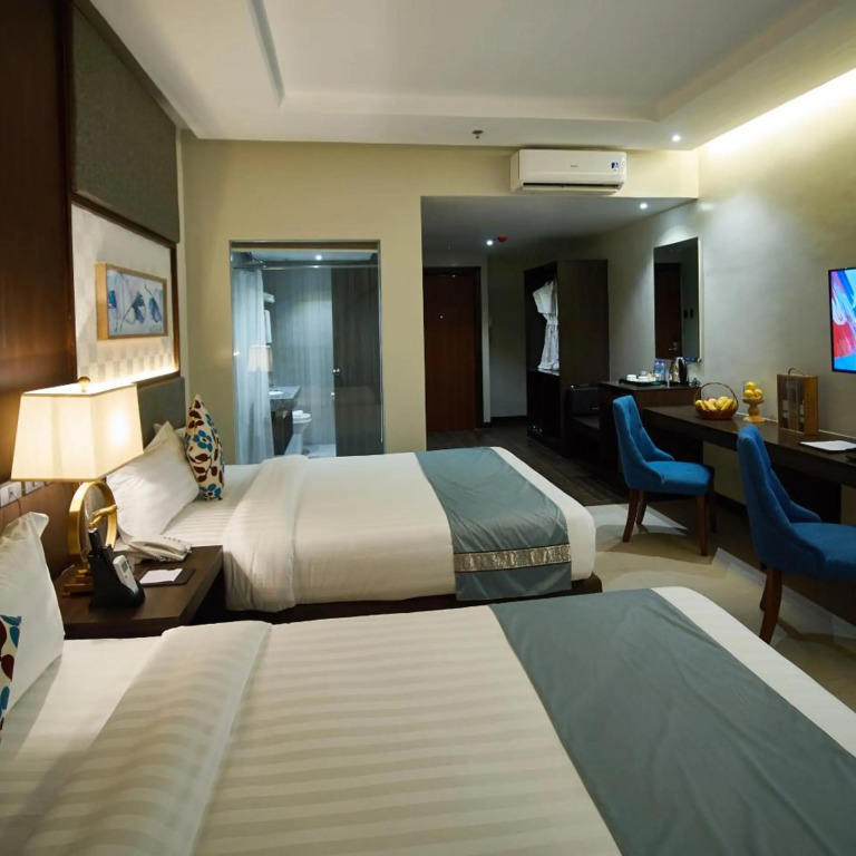 J7 Plaza Hotel