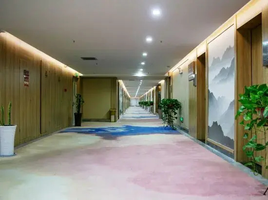 Yunshang Qingju Hotel (Xi'an Bell Tower City Wall Yongningmen Subway Station Branch)