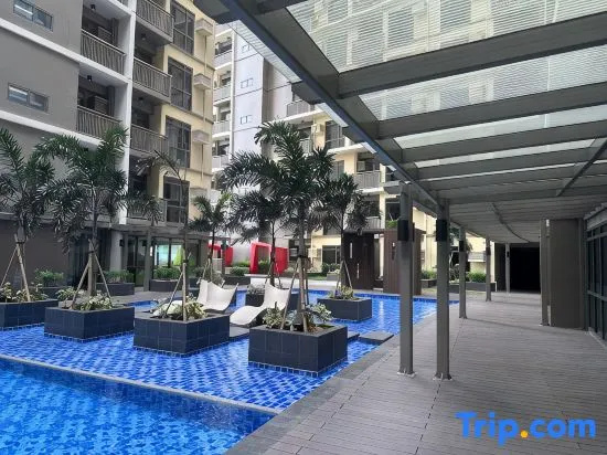 Gentry Manor - Bright Unit with Balcony near Okada & Airport - 6C