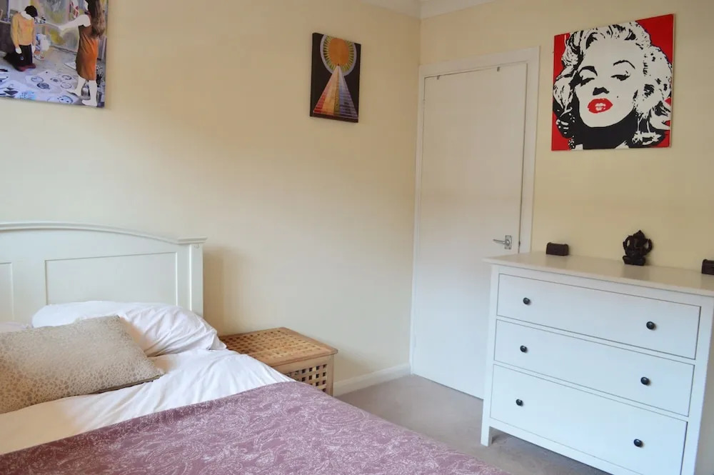 2 Bedroom Maisonette With Garden in Bow