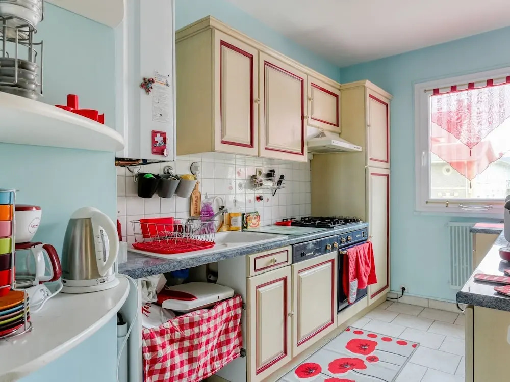 Beachfront Apartment in Grancamp-maisy With Terrace