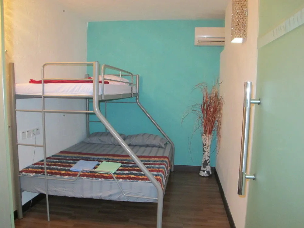 Gurney Budget Inn - Hostel