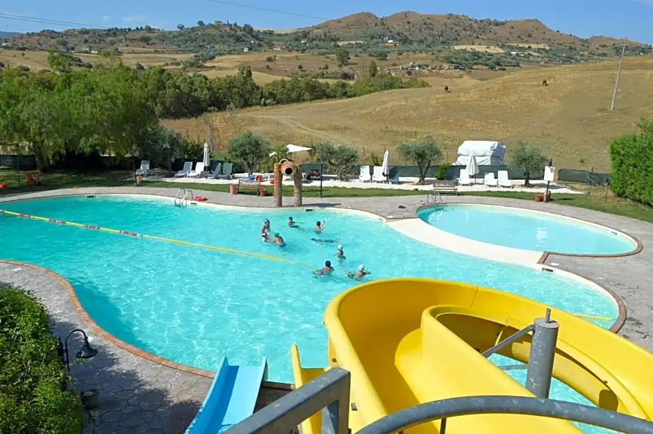 La Dolce Vita - B&B con Piscina Regalbuto - Lago Pozzillo