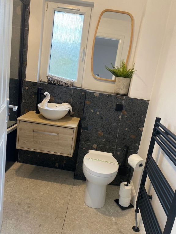 Modern 3 bed Home by Glasgow Airport