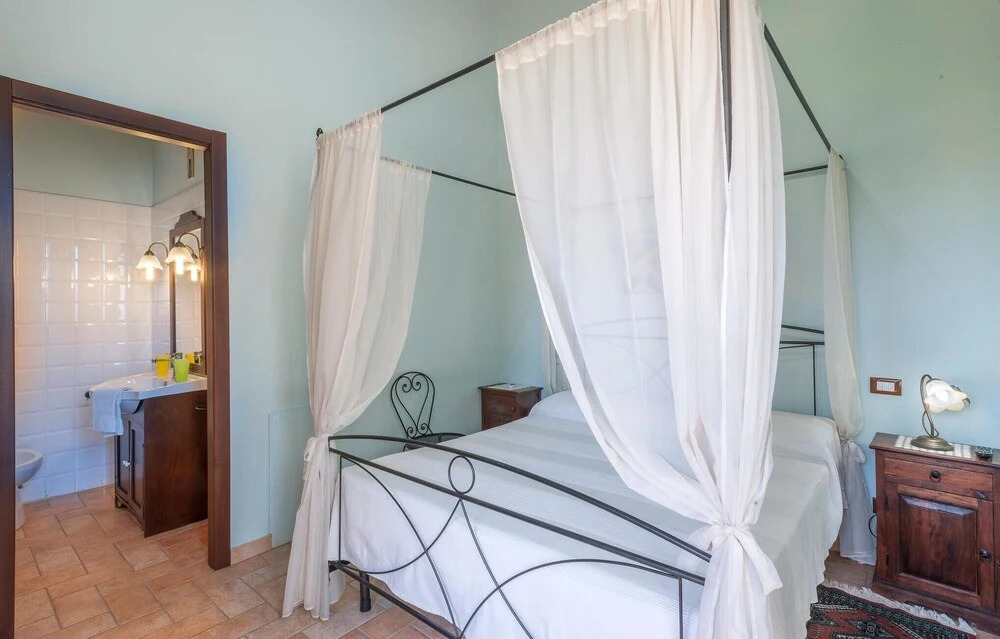 Lovely Home In Tolentino With Kitchen