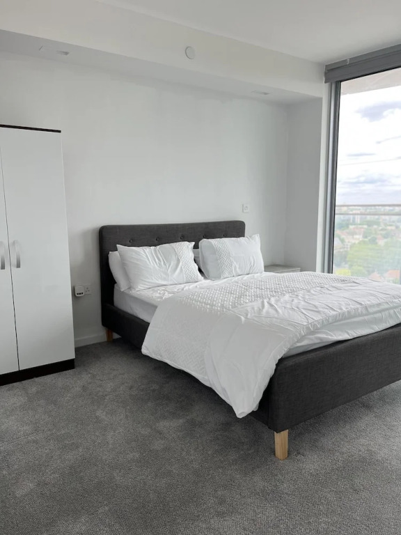 Delightfully Spacious Bright 2bedroom