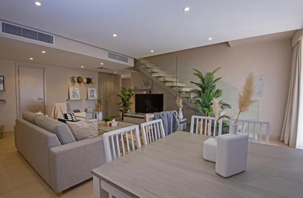 A Stunning Seaview Penthouse; 3bedrooms + Nanny