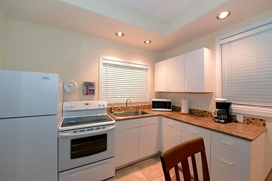 de Harne LLC Beach Cottages