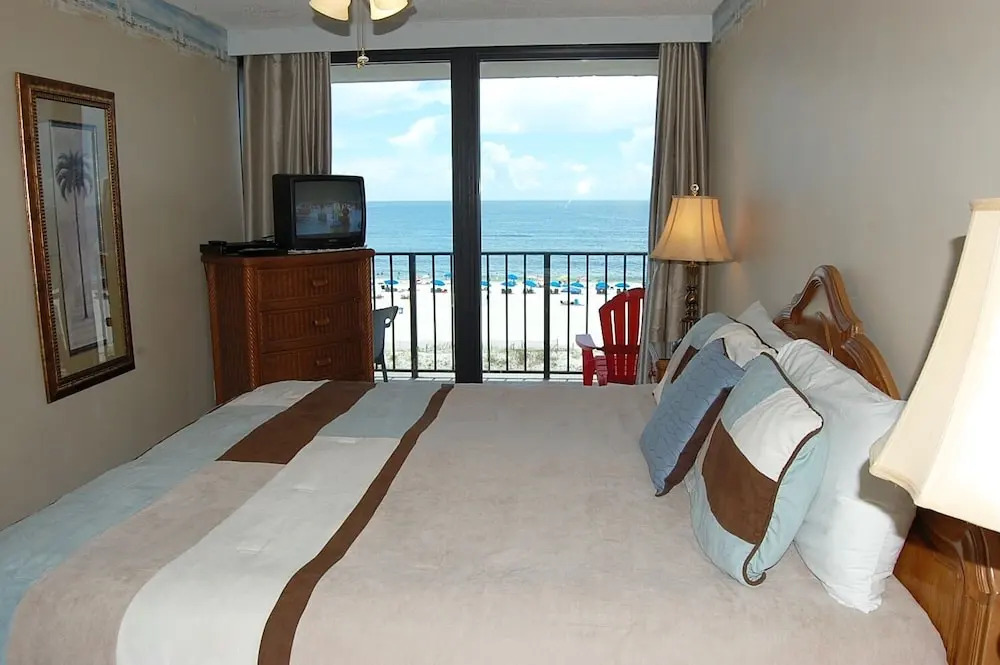 Island Winds East 409 condo