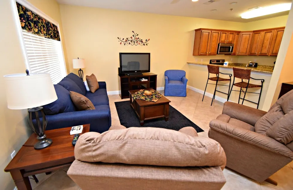 Laguna Breeze E 2 Bedroom Condo by Redawning