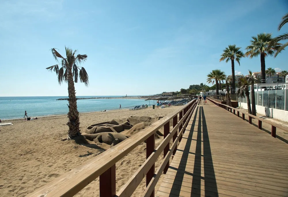 Beachfront Penthouse, Sea/mountain Views, 3 Balconies, Puerto Banus, Marbella