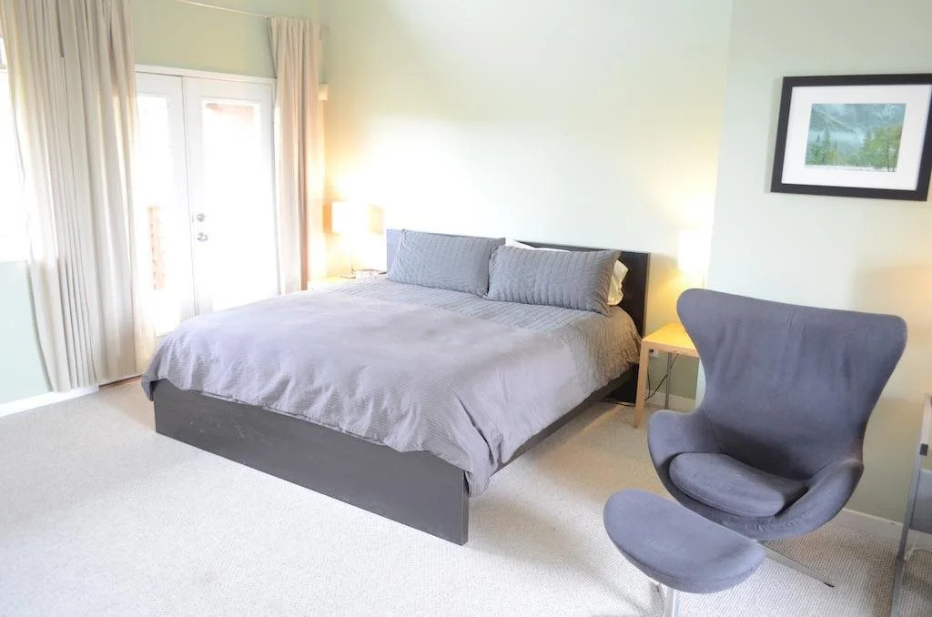 Modern B & B