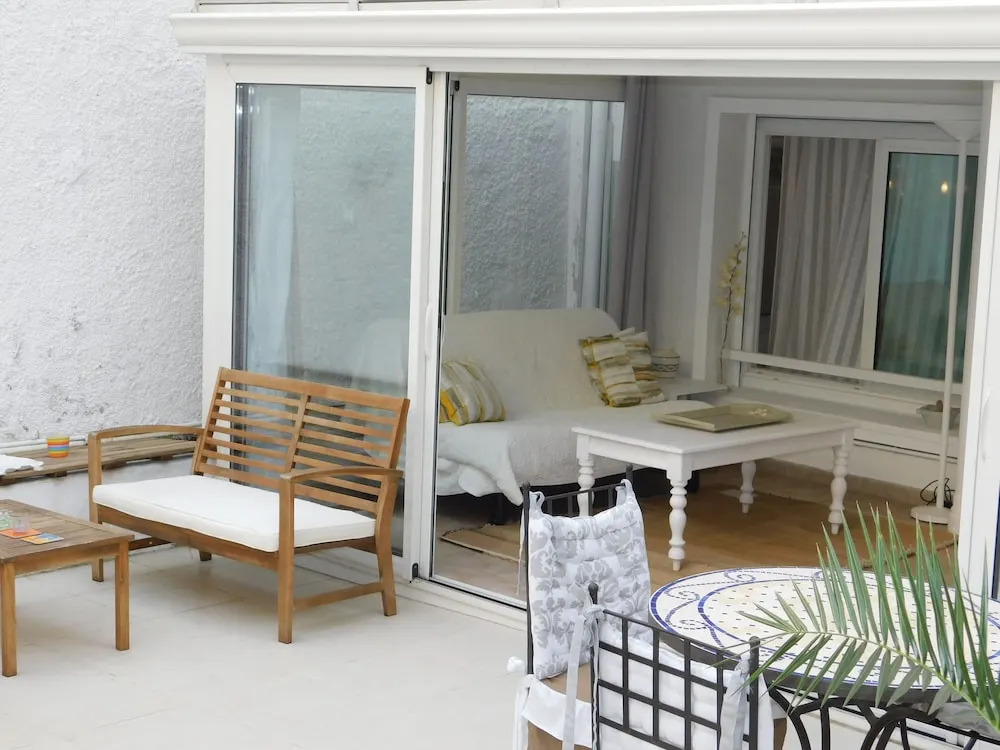 Beautiful White One Bedroom Croisette