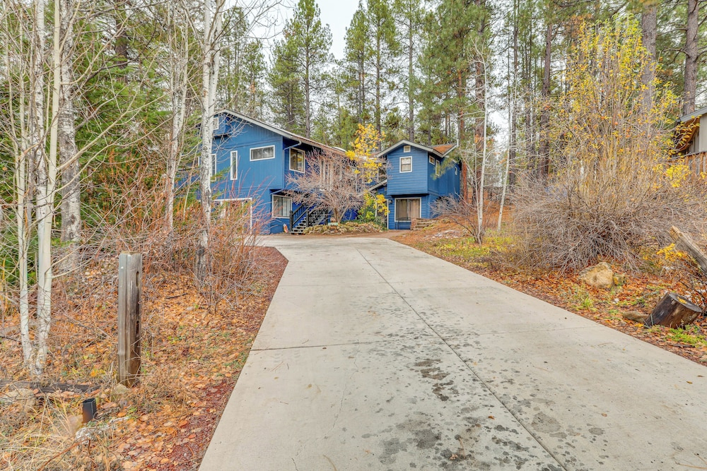 Mtn-view Cabin w/ Game Room & Deck in Flagstaff