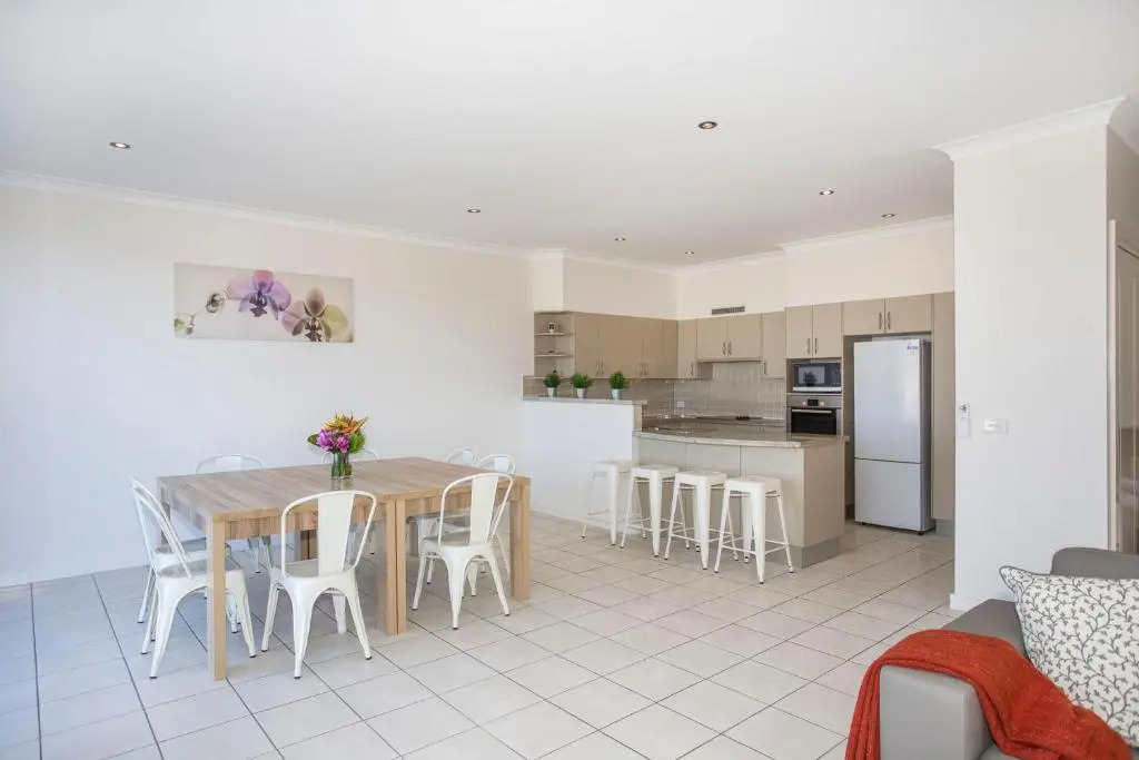 Dolphin Views Unit 5 of 14 Dolphin St