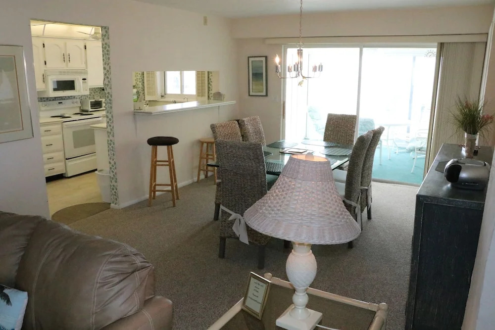 Jamaica Royale 703 - 2 Br Condo