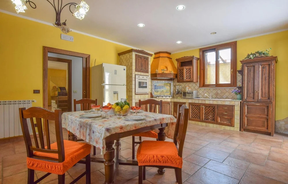 Stunning Home in Aspra With 3 Bedrooms and Wifi