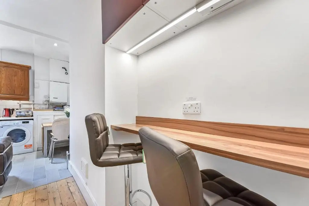 Groves 4 Bedroom, Shepherds Bush