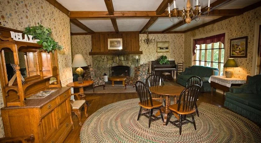 Winter Clove Inn & Resort