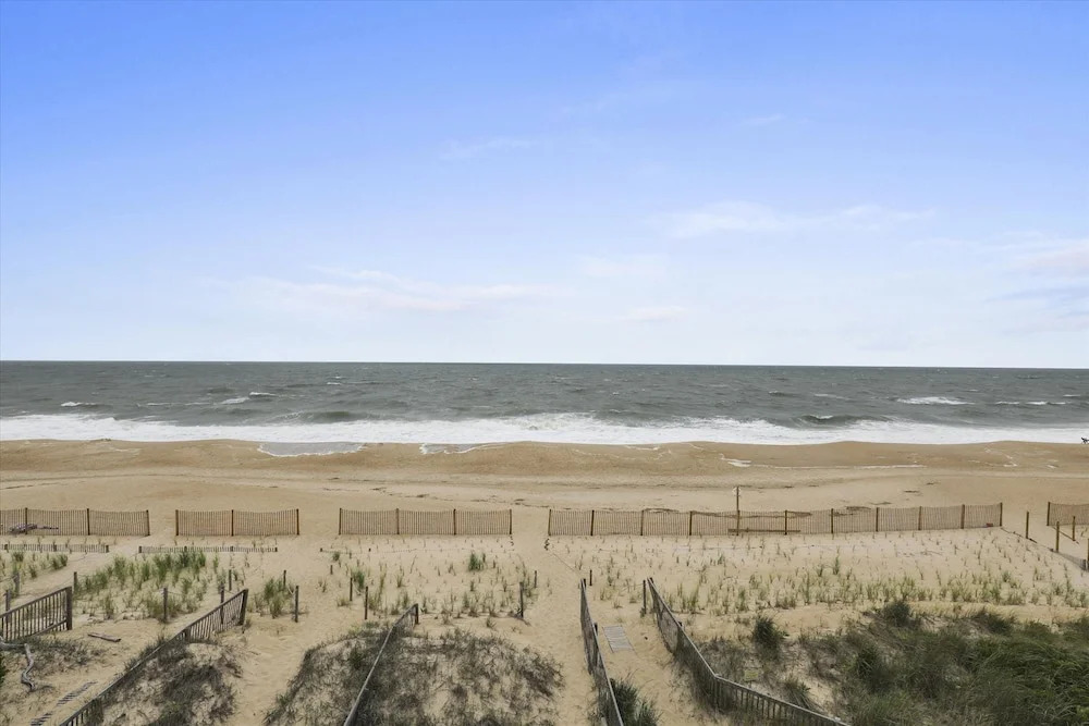 Atlantic Watergate #17 by Long & Foster