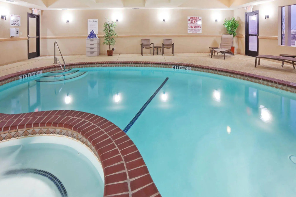 Holiday Inn Express & Suites - Denton North by IHG