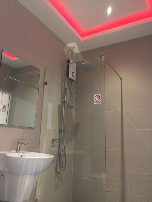 Picasso Hotel 24 Inn