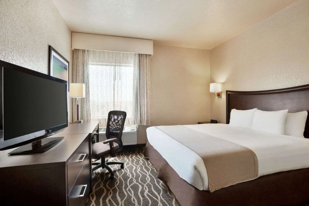 Baymont by Wyndham Clute Lake Jackson