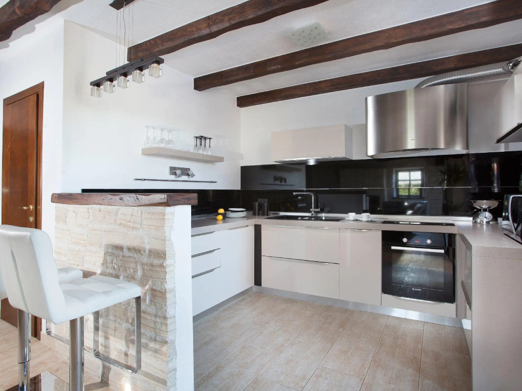Beautiful, attractive villa with private pool, covered terrace, Porec 7 km