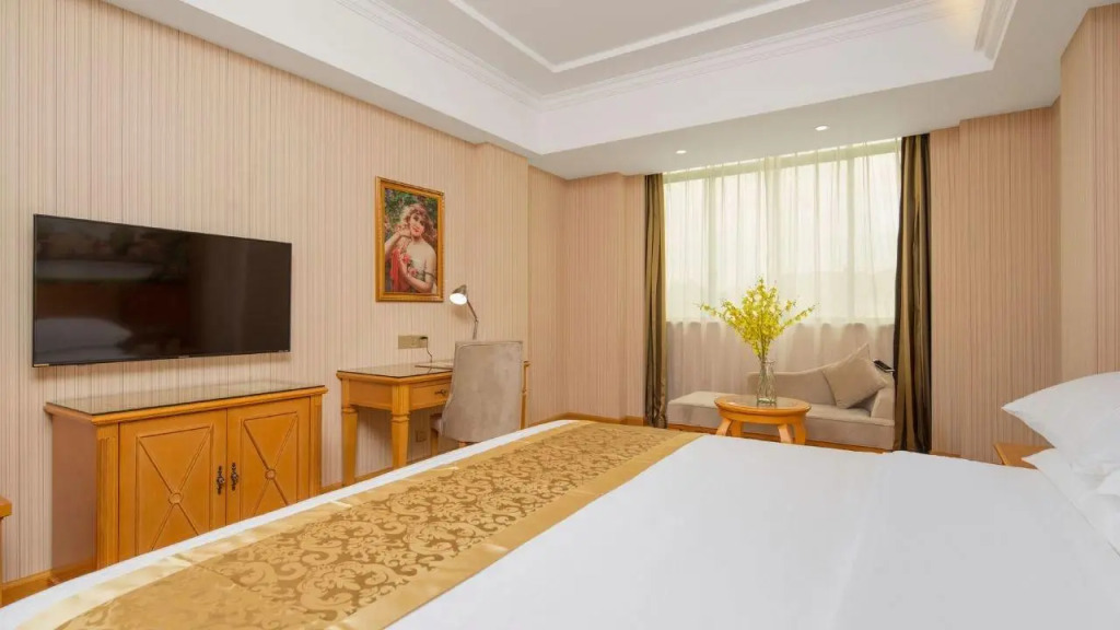 Vienna Hotel (Guangzhou Xintang Shacun Metro Station)