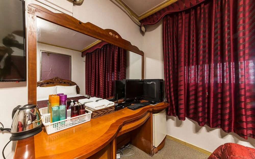 Hwaseong Yedawon Motel
