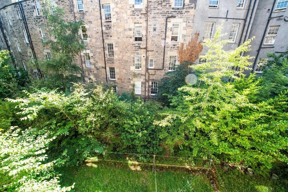 Beautifully Presented, Well Located, 2 bed apt