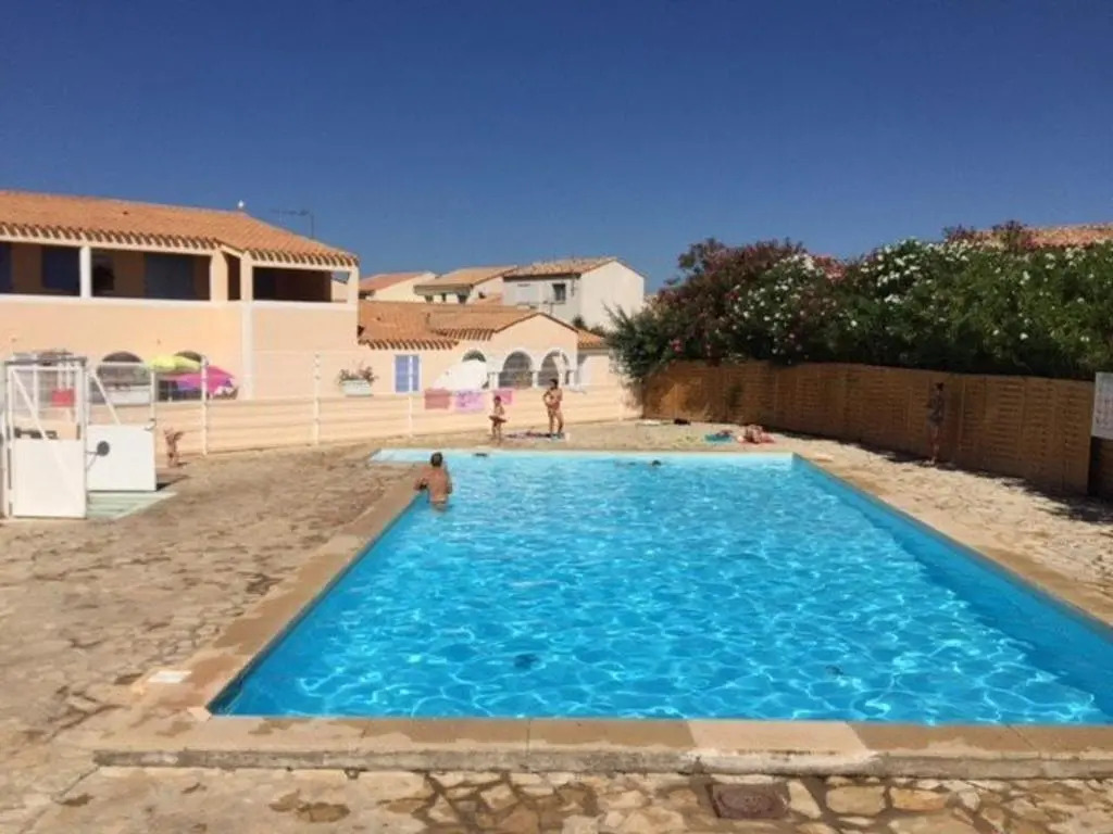 Villa T2 Climatisée avec Piscine, Jardin et Parking - Idéale pour 4 à Port Barcarès - FR-1-81-260