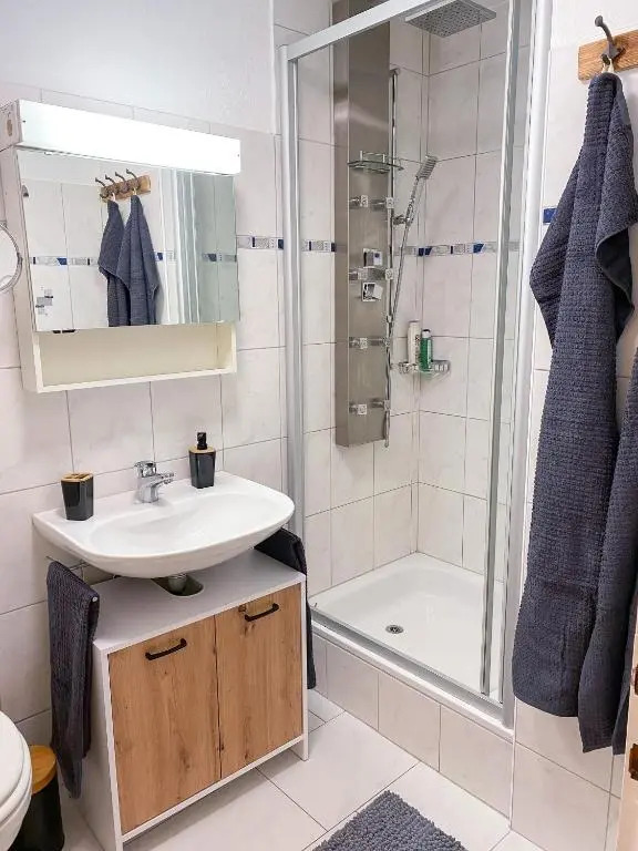 swissme - modernes Studio mit Balkon & Parkplatz & Netflix