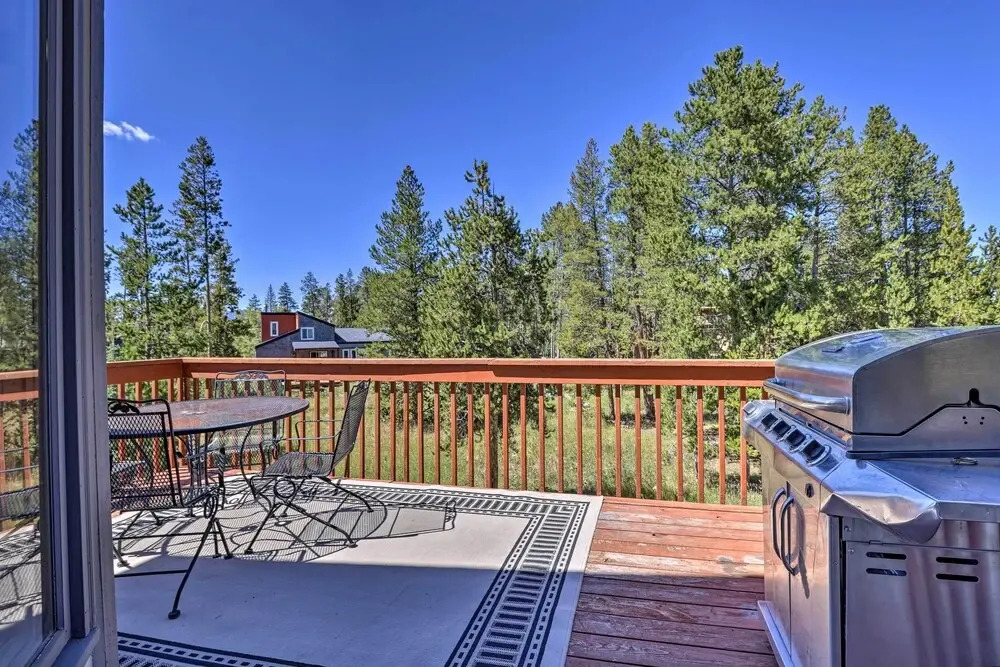 Townhome w/ Club Access on Shuttle Stop