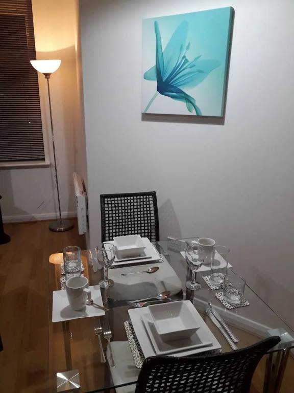 Luxury and Stylish 2 bedroom Apartment with en-suite