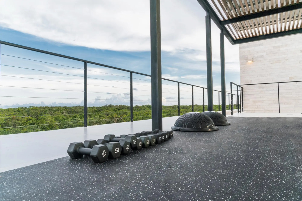 Modern & Stylish 1BR Apartment | La Veleta | Infinity Pool, Fitness Area & Rooftop Lounge