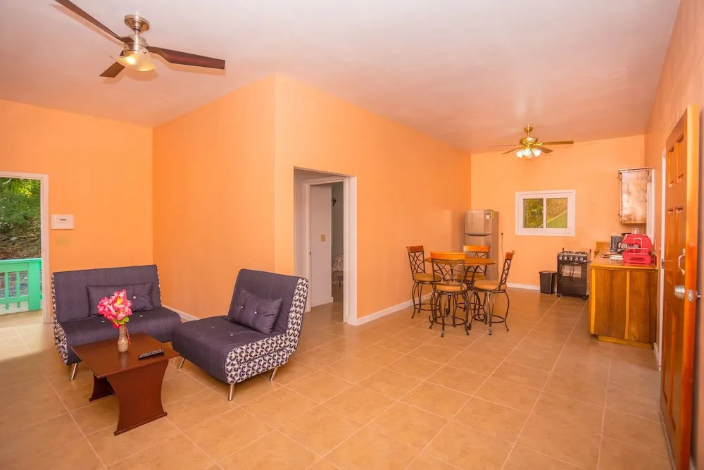 Rivera's Beach House - Ground Floor 1 Bedroom Apts