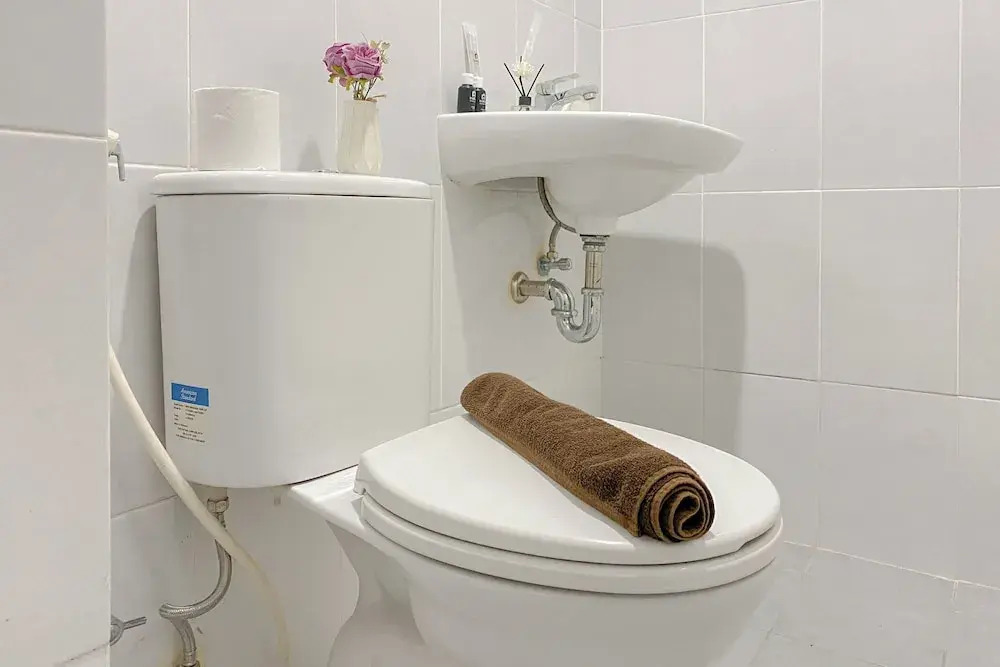 Good Deal And Strategic Studio At Patraland Urbano Apartment
