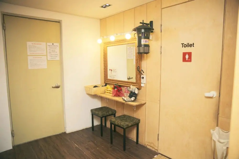 The Style Capsule Guesthouse - Hostel