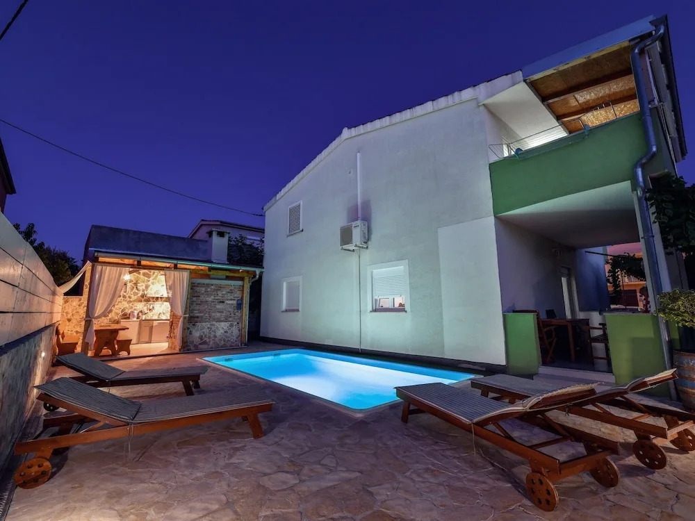 Lovely Holiday House With Private Pool, Charming Open Kitchen, Near Old Town