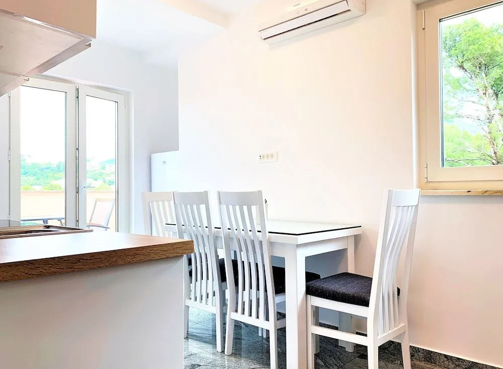 Apartments Milak