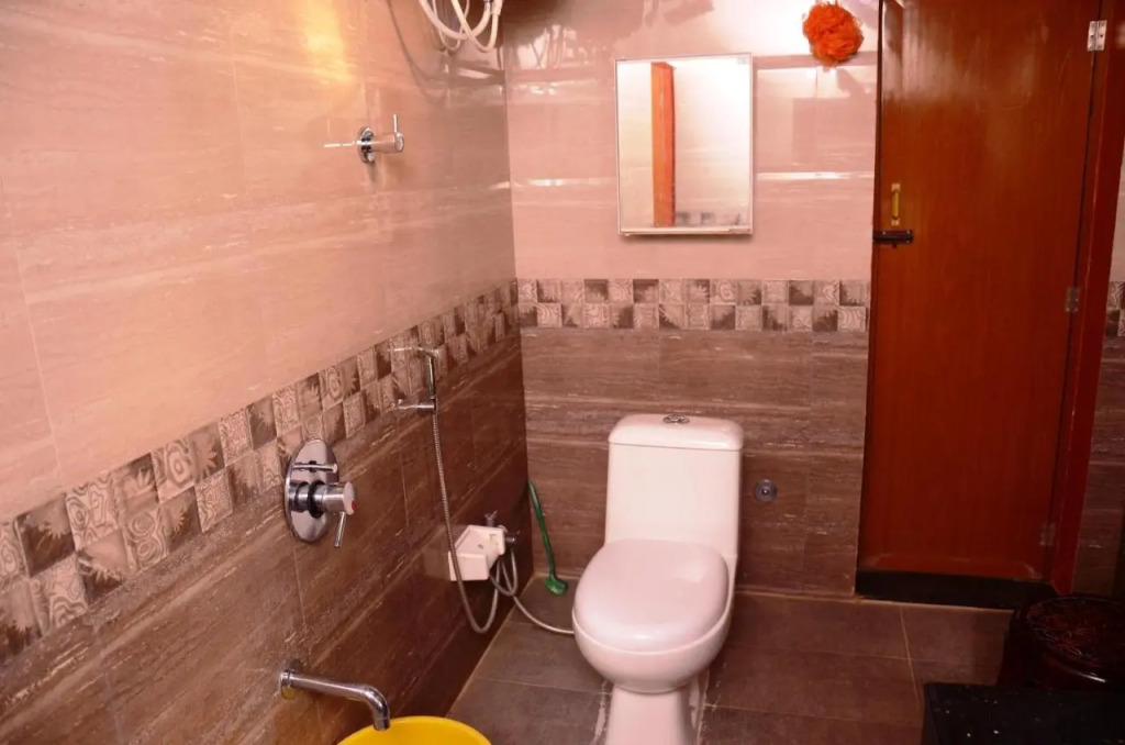 VAISHNAVI VILLA-Family Homestay-2km from bus stand-WiFi