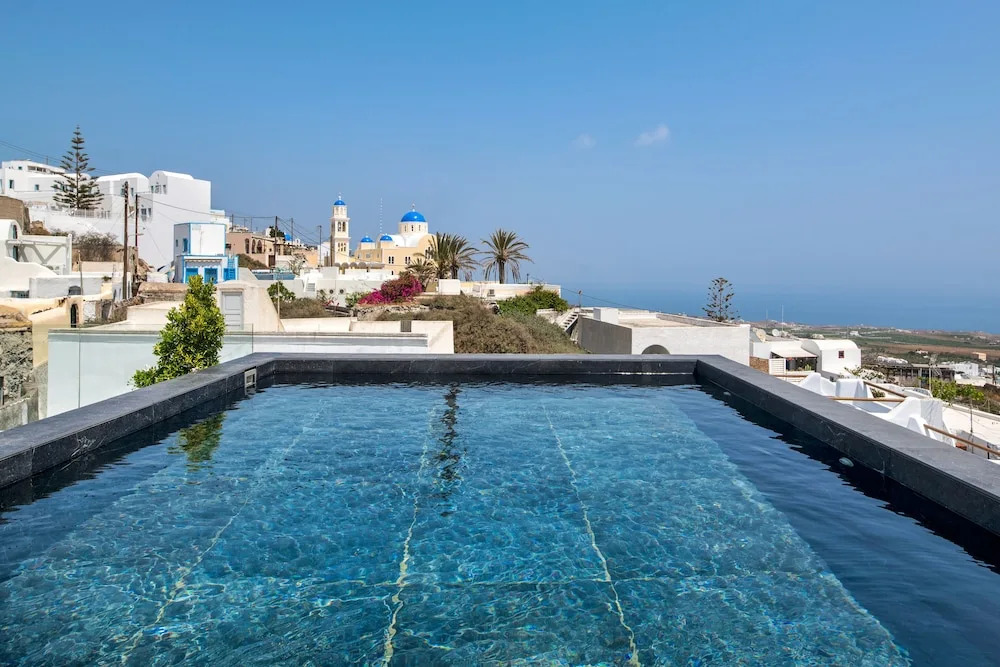 Fira 2-Bed Villa Sleeps 4 Hot Tub & Pet Friendly