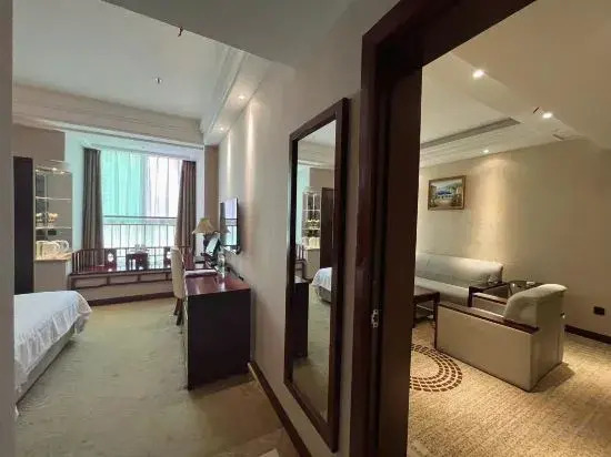 Huaggang Deerfu Yiaihu Hotel