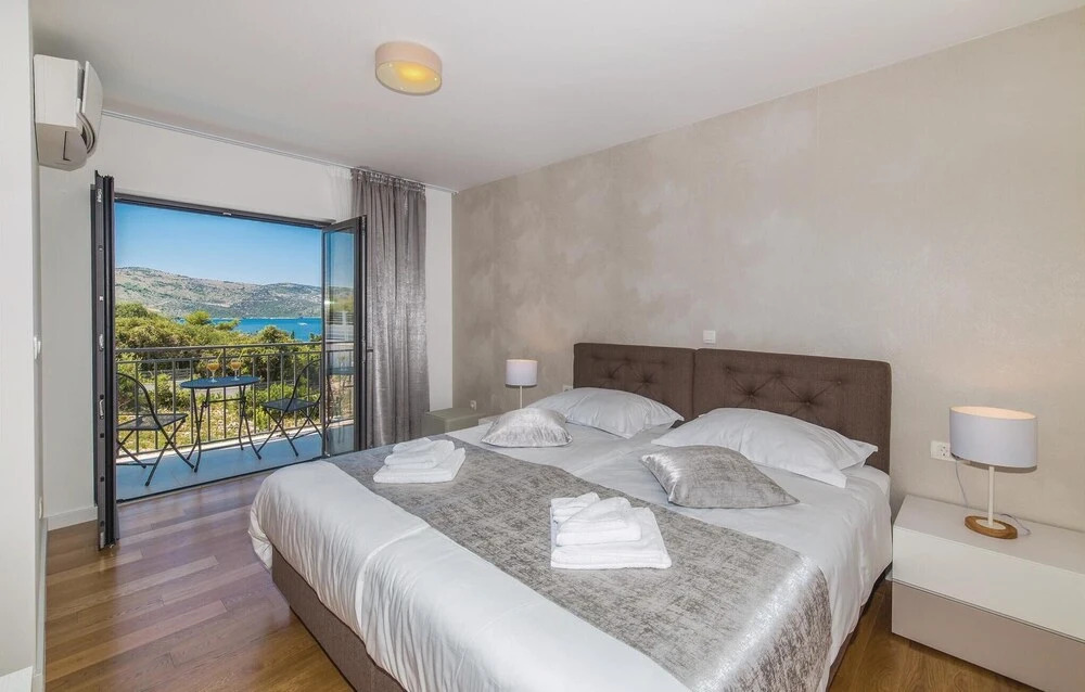 Beautiful Home In Seget Vranjca