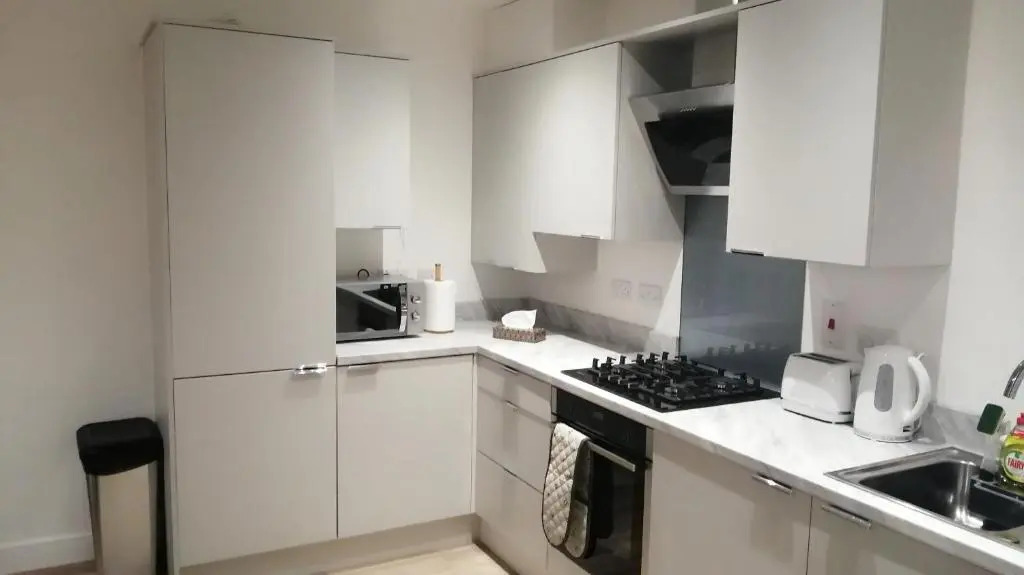 1 Bed Apartment Sleeps 2 - Parking & Wifi